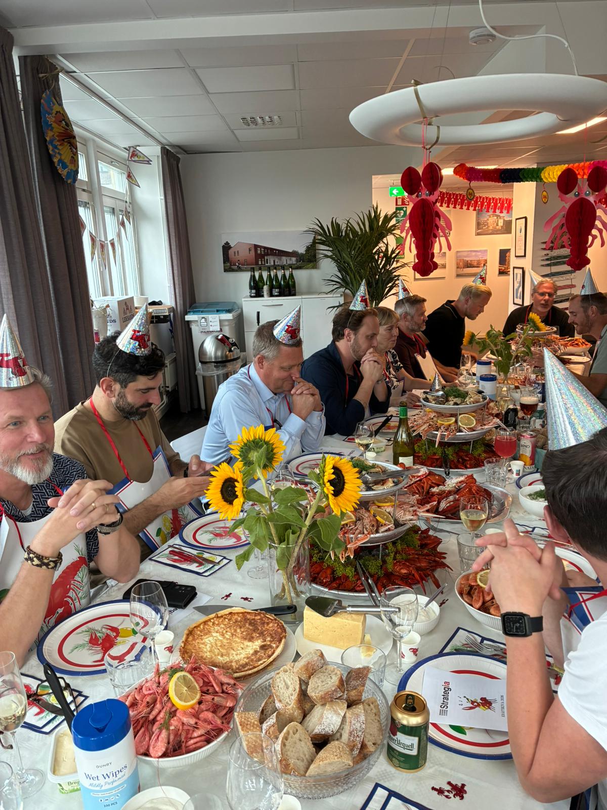 Havskräftor serverade på fat — havskräftor Stockholm från Dalarös Fisk